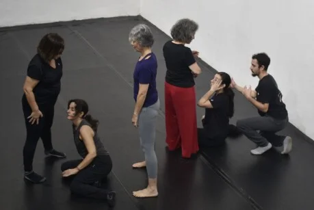 foto de ensaio do espetáculo Labaniana, em cena Kátia Henrique, Ana Paula Mastrodi e Isabel Marques